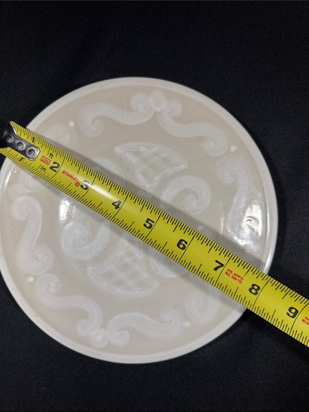 Authentic M.A. Hadley Rare White-on-White Slip Trailing Stoneware 8 inch Plates - Picture 6 of 6